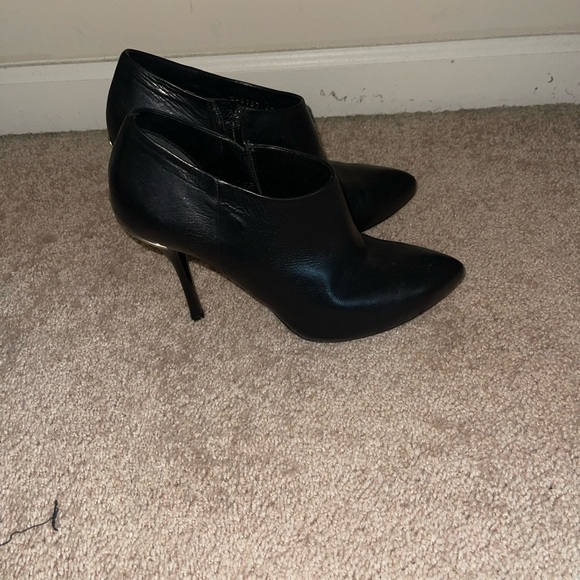 Gucci black booties with Gold hardware - Picture 4 of 7